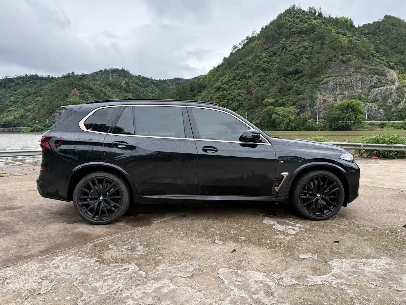 BMW X5 2024 xDrive 40Li Luxury Black Flame Limited Edition — миниатюра 8