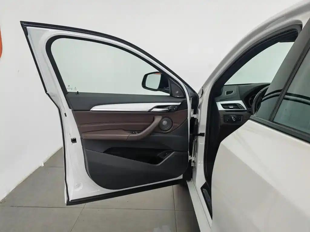 BMW X2 2020 sDrive25i Luxury M Sport Package — миниатюра 8
