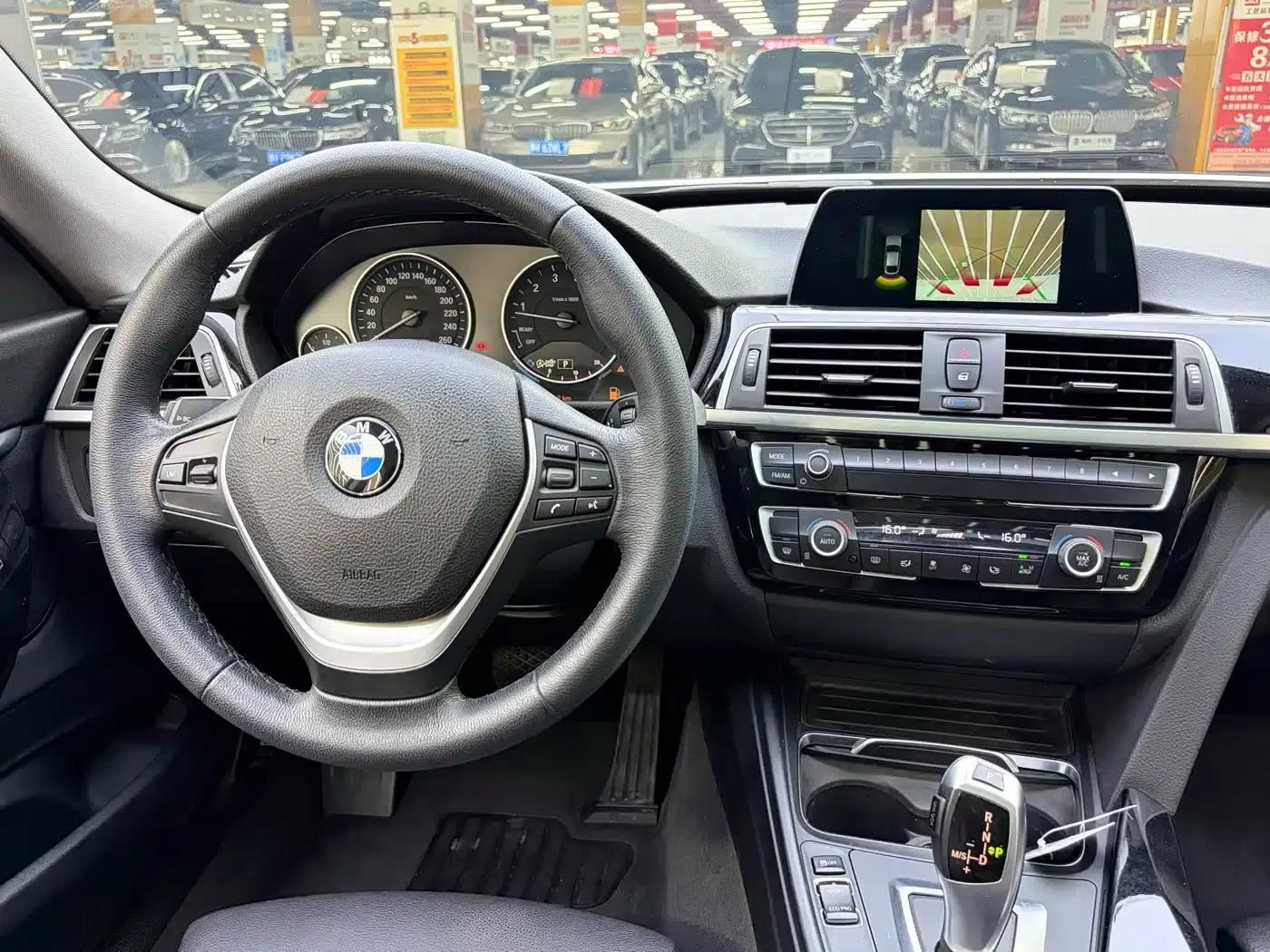 BMW 3 Series GT 2019 320i Fashion Edition — миниатюра 5