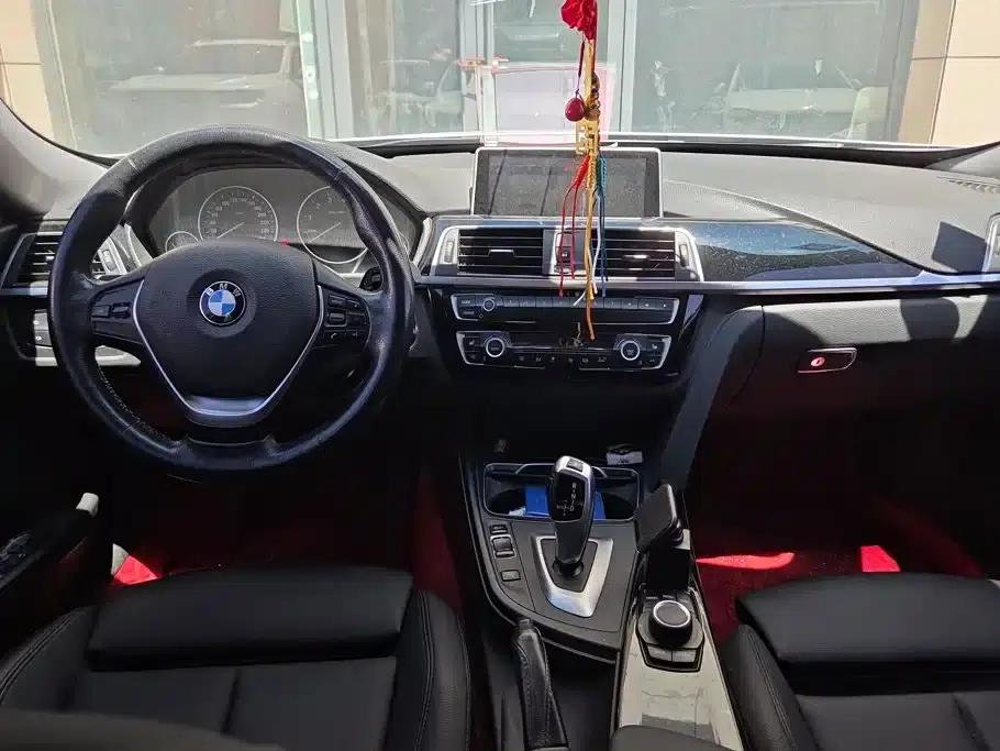 BMW 3 Series GT 2018 320i Fashion Edition — миниатюра 12