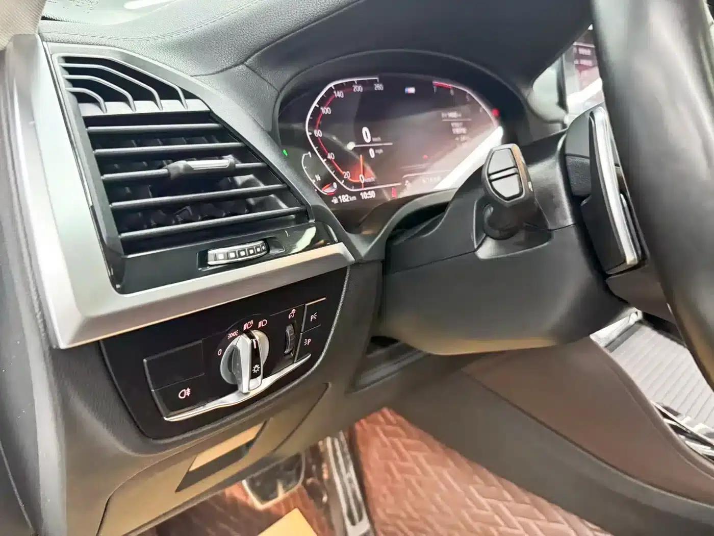 2021 BMW X4 xDrive 25i M Sport Package — миниатюра 10