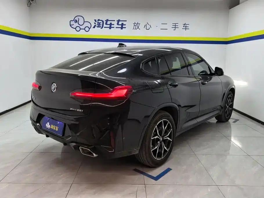 2022 BMW X4 xDrive 25i M Sport Package — миниатюра 3