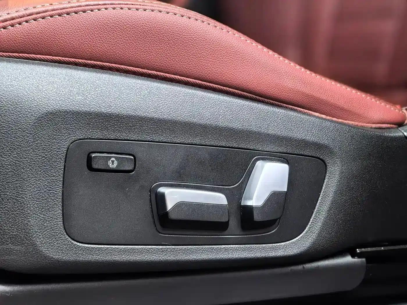 2019 BMW X4 xDrive25i M Sport Package — миниатюра 21