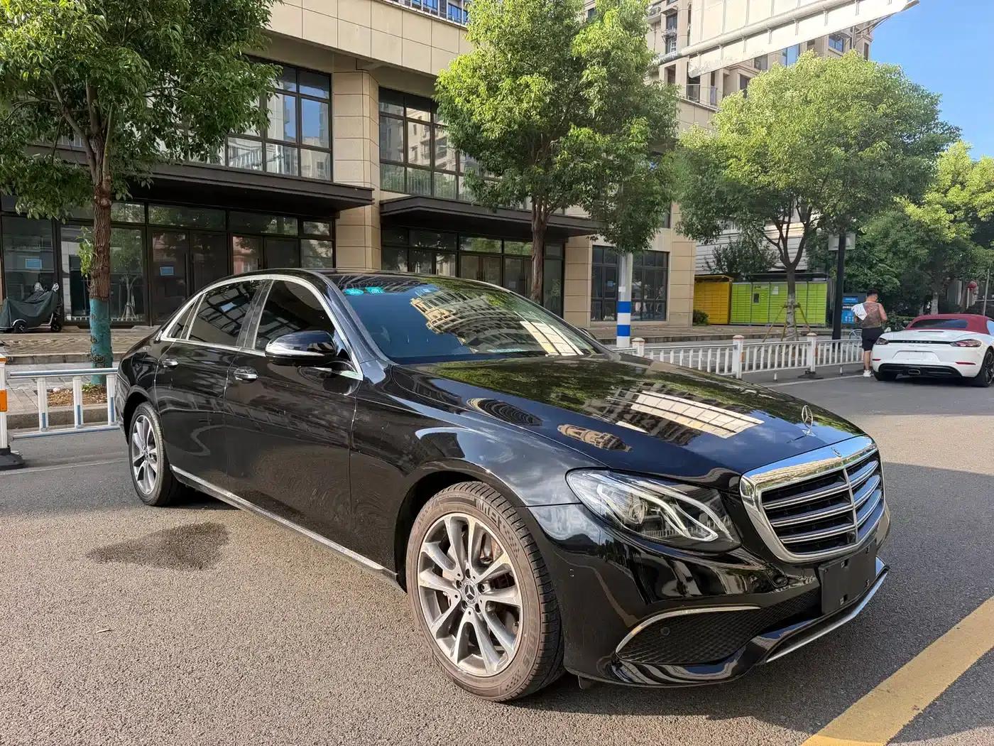2019 Mercedes-Benz E-Class E 300 L Luxury — миниатюра 1