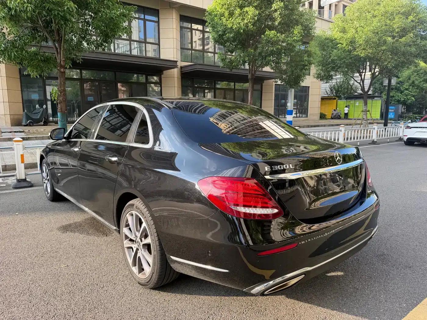 2019 Mercedes-Benz E-Class E 300 L Luxury — миниатюра 4