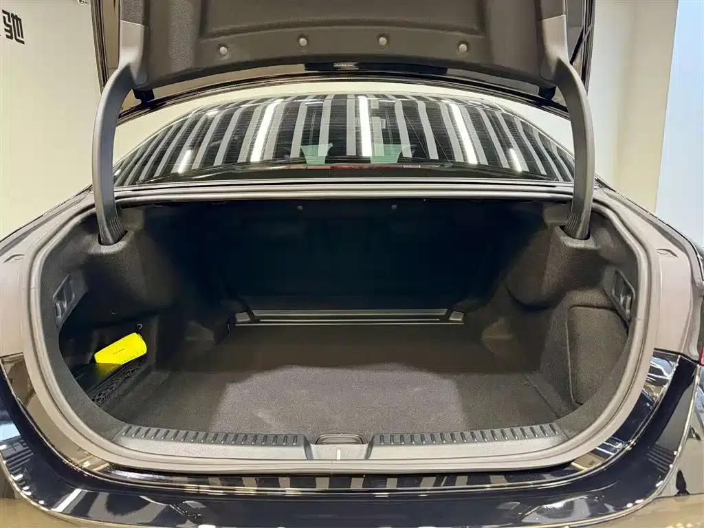 Mercedes-Benz E-Class 2025 Facelift E 300 L Fashion Model — миниатюра 12