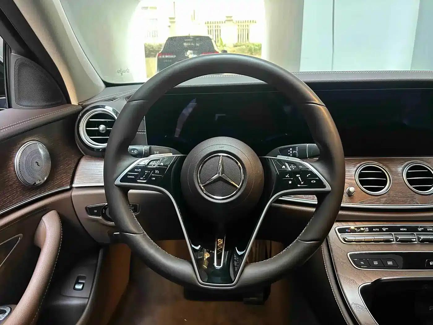 Mercedes-Benz E-Class 2023 Facelift E 300 L Sport Premium — миниатюра 9
