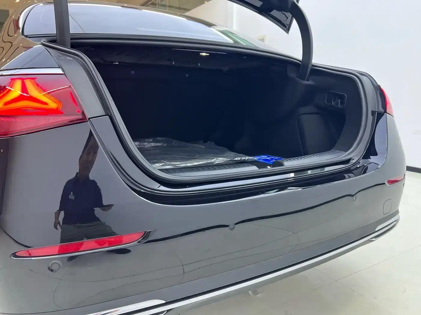 2025 Mercedes-Benz E-Class E 300 L Luxury — миниатюра 9