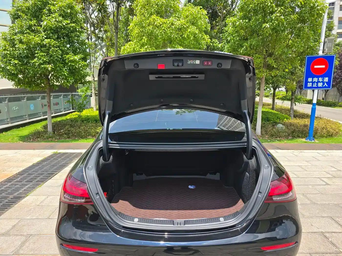 Mercedes-Benz E-Class 2023 Facelift E 300 L Fashion Model — миниатюра 17