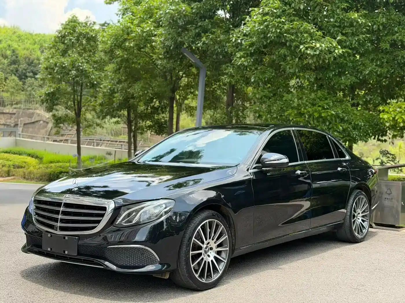 2017 Mercedes-Benz E-Class E 300 L Luxury — миниатюра 1