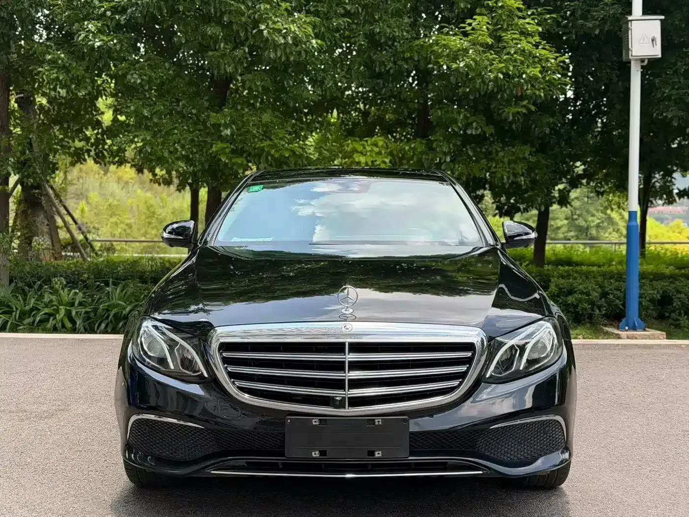 2017 Mercedes-Benz E-Class E 300 L Luxury — миниатюра 2