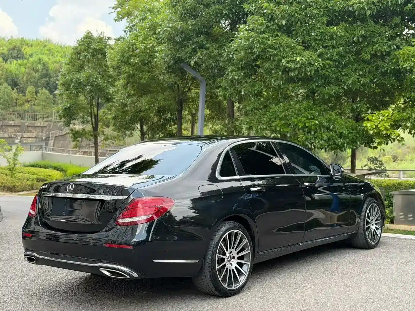 2017 Mercedes-Benz E-Class E 300 L Luxury — миниатюра 7