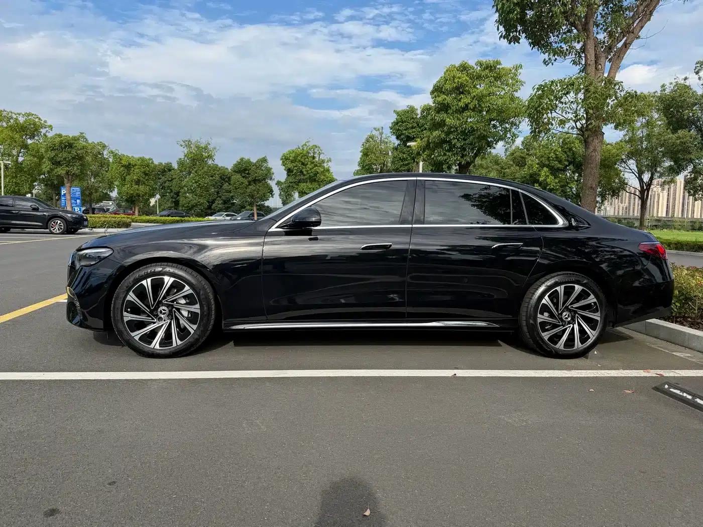 2025 Mercedes-Benz E-Class E 300 L Luxury — миниатюра 3