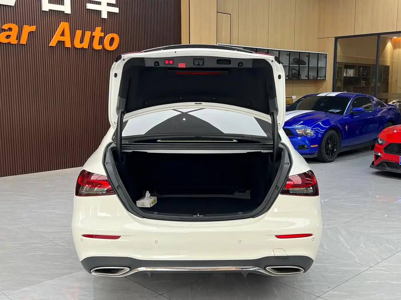 Mercedes-Benz E-Class 2021 E 300 L Fashion Edition — миниатюра 33