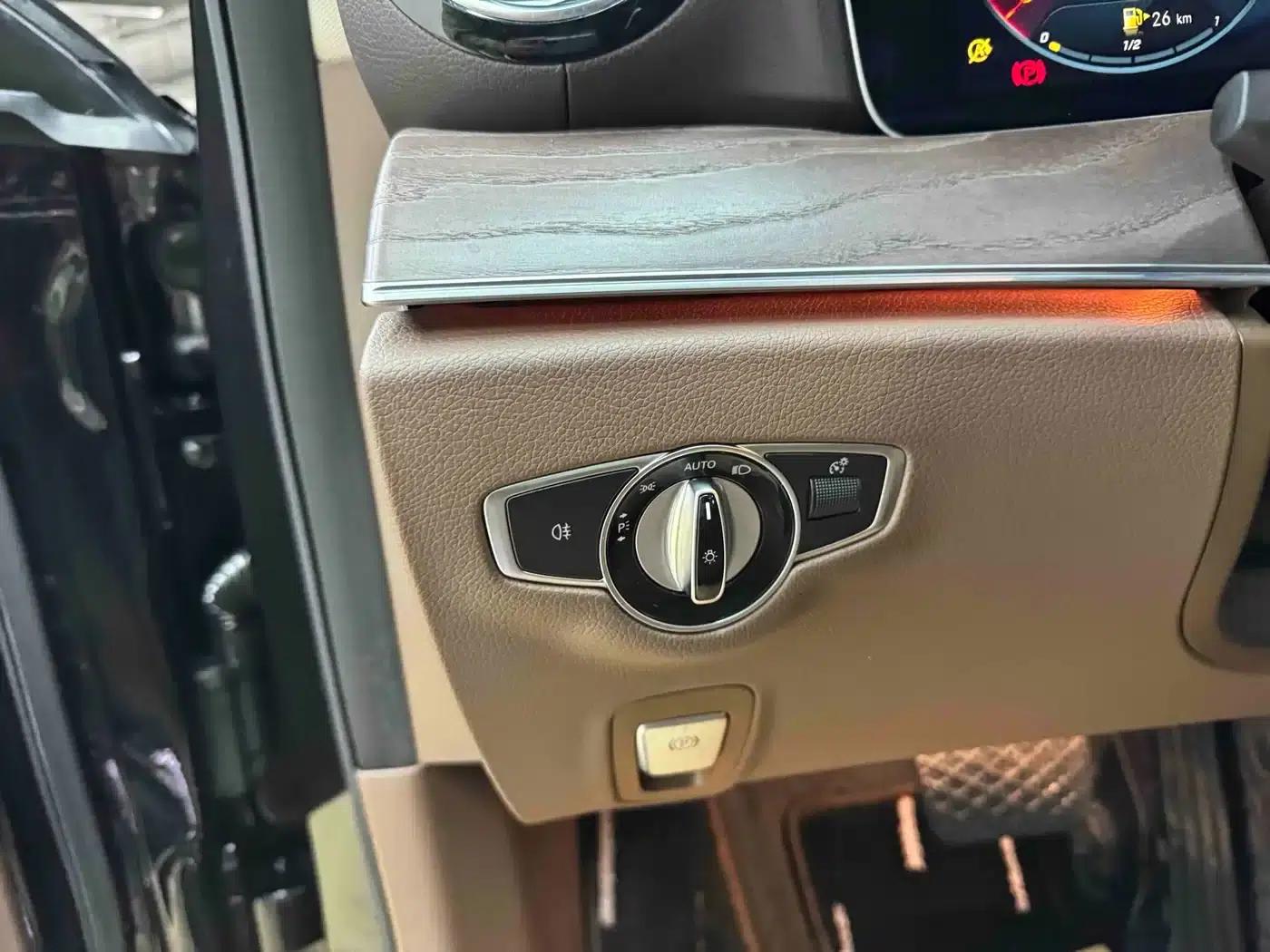 Mercedes-Benz E-Class 2021 E 300 L Fashion Edition — миниатюра 19