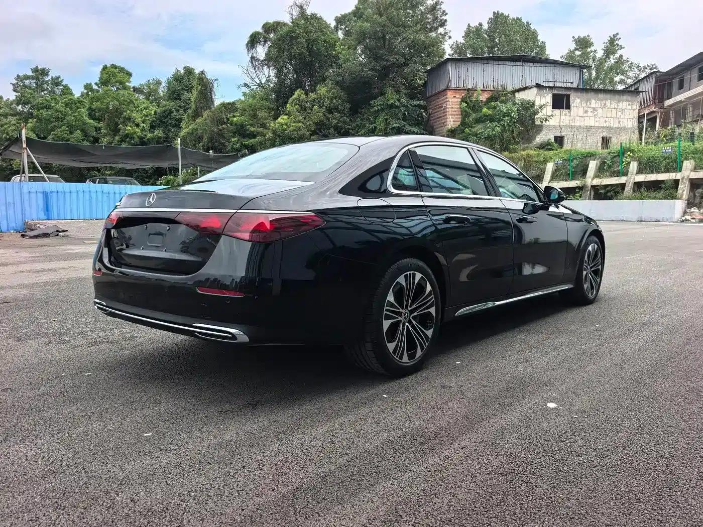 2026 Mercedes-Benz E-Class E 300 L Luxury — миниатюра 11