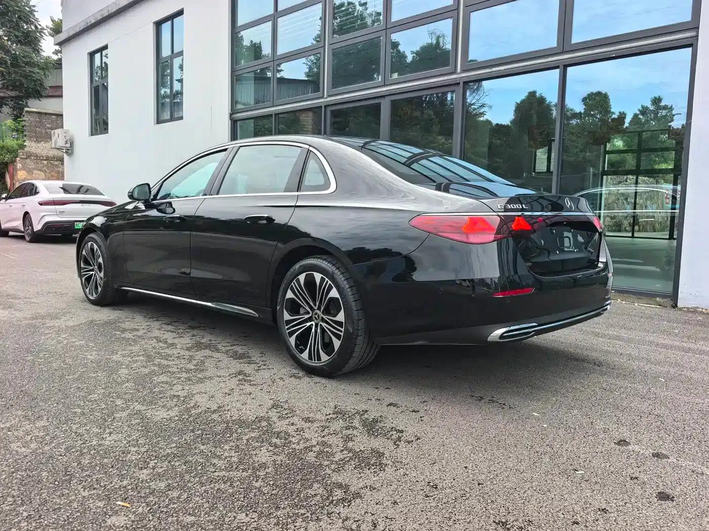 2026 Mercedes-Benz E-Class E 300 L Luxury — миниатюра 9