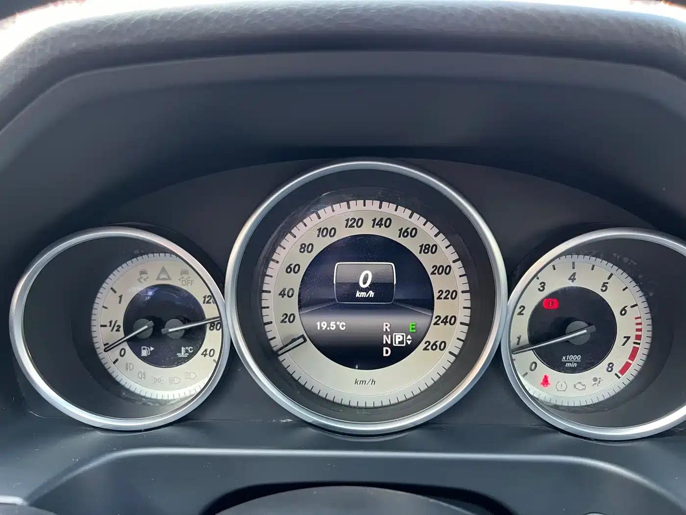 2015 Mercedes-Benz E-Class E 260 L Sport — миниатюра 16