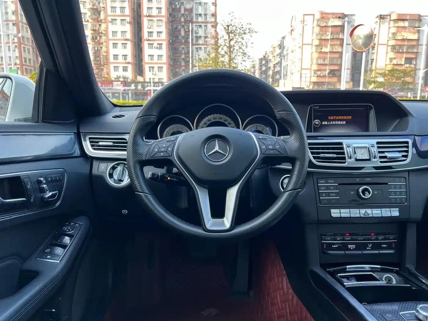 2015 Mercedes-Benz E-Class E 260 L Sport — миниатюра 22