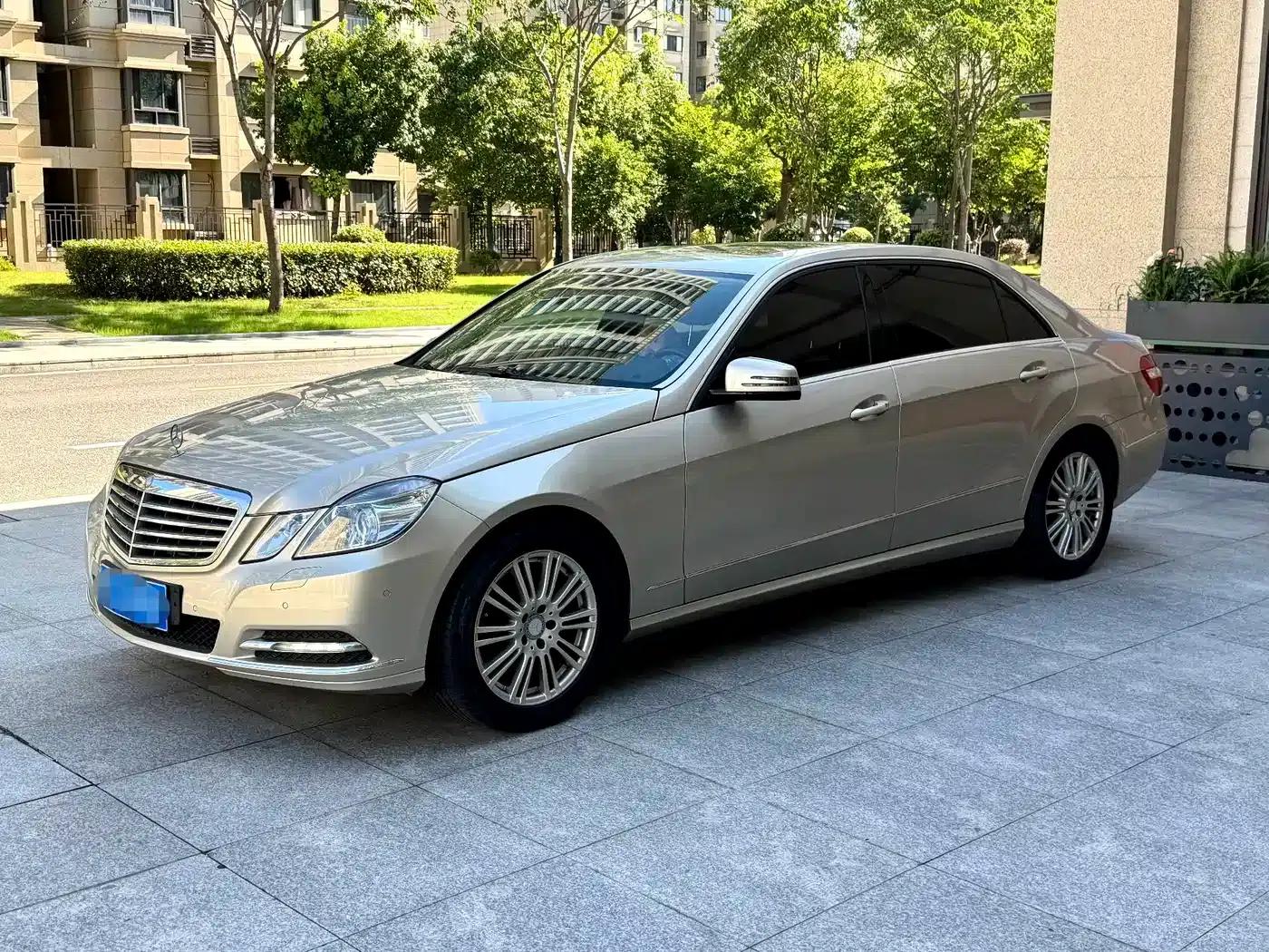 2012 Mercedes-Benz E-Class E 300 L Elegance — миниатюра 1