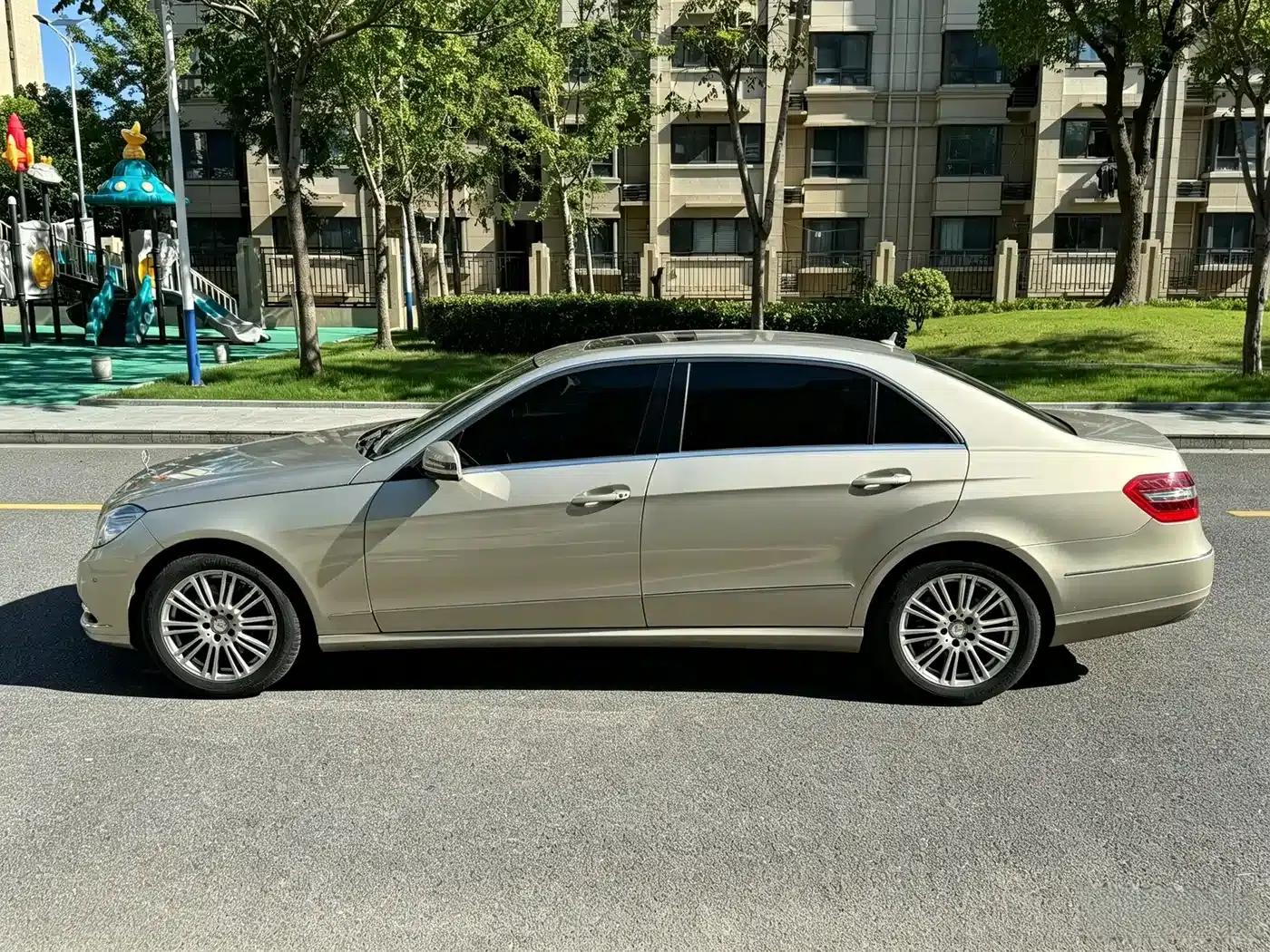 2012 Mercedes-Benz E-Class E 300 L Elegance — миниатюра 8
