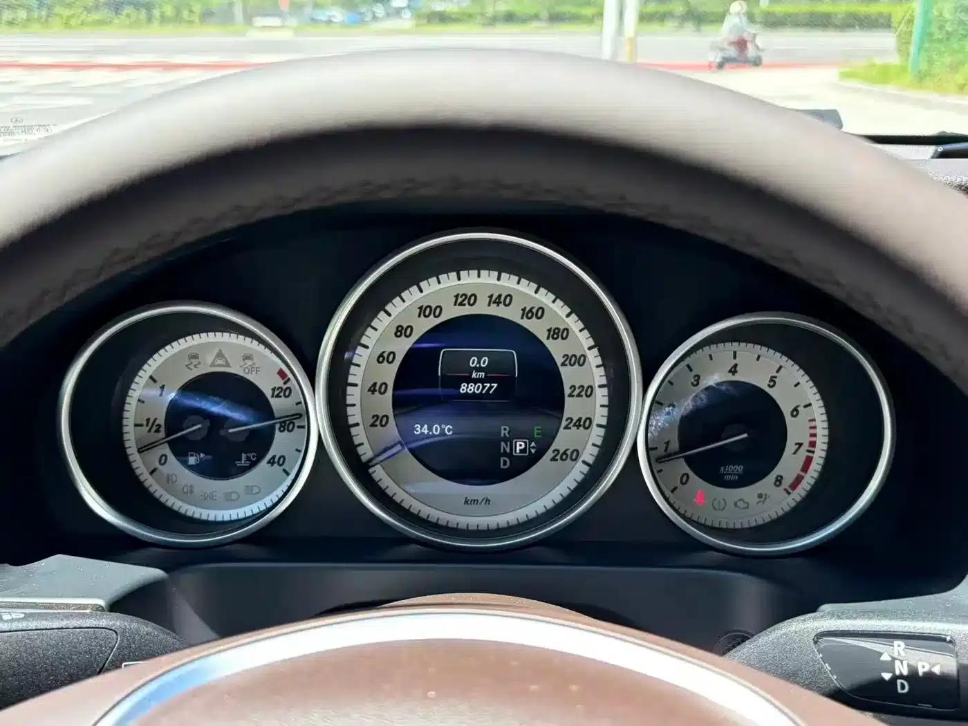 2015 Mercedes-Benz E-Class E 260 L Sport — миниатюра 14