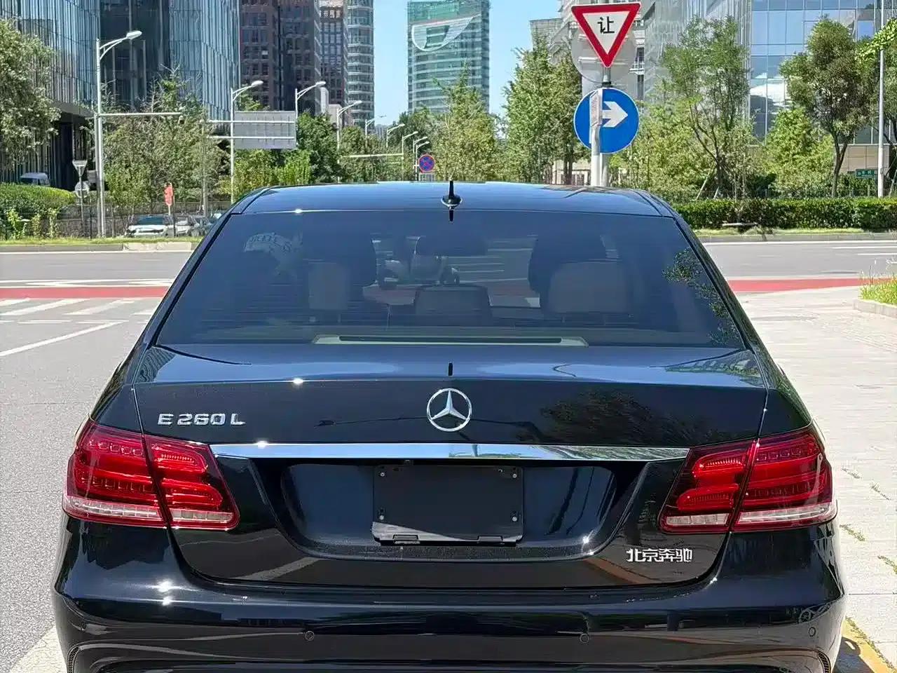 2015 Mercedes-Benz E-Class E 260 L Sport — миниатюра 17