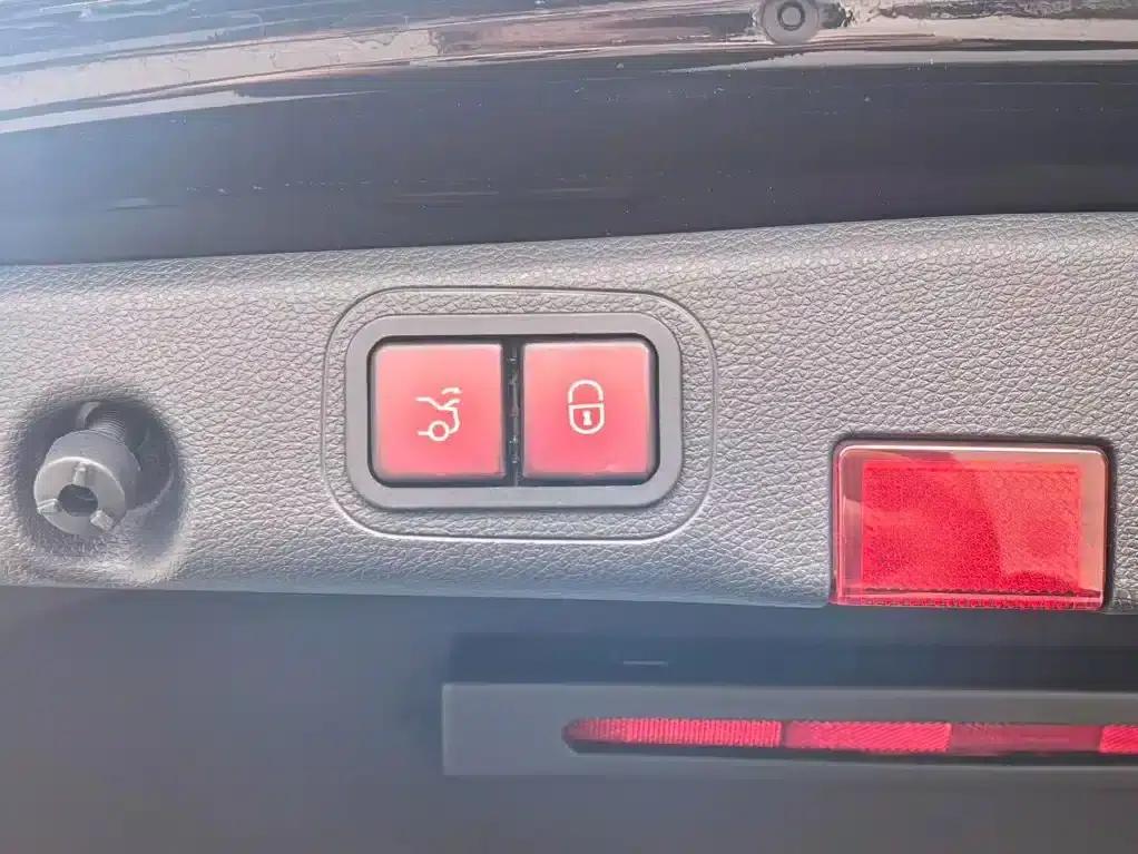 2023 Mercedes-Benz E-Class E 260 L — миниатюра 13