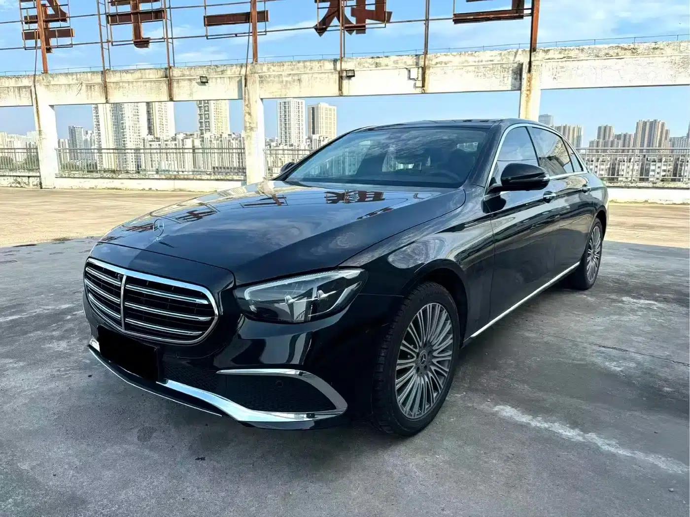 Mercedes-Benz E-Class 2022 E 300 L Fashion Edition — миниатюра 1