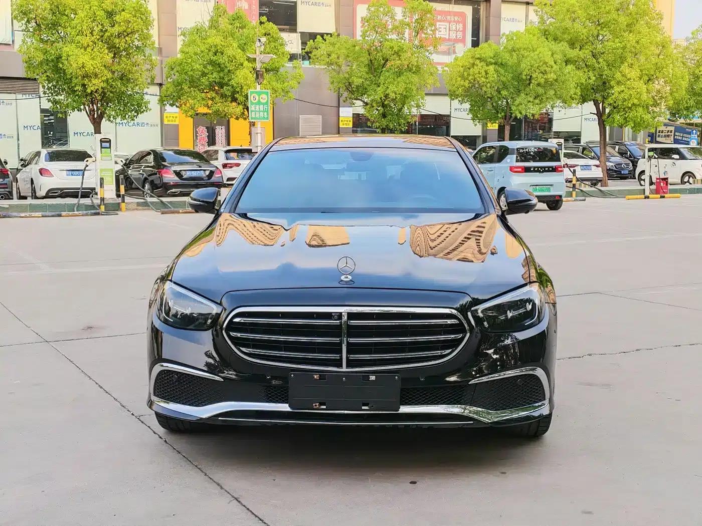 Mercedes-Benz E-Class PHEV 2022 E 350 e L Plug-in Hybrid Sedan — миниатюра 2