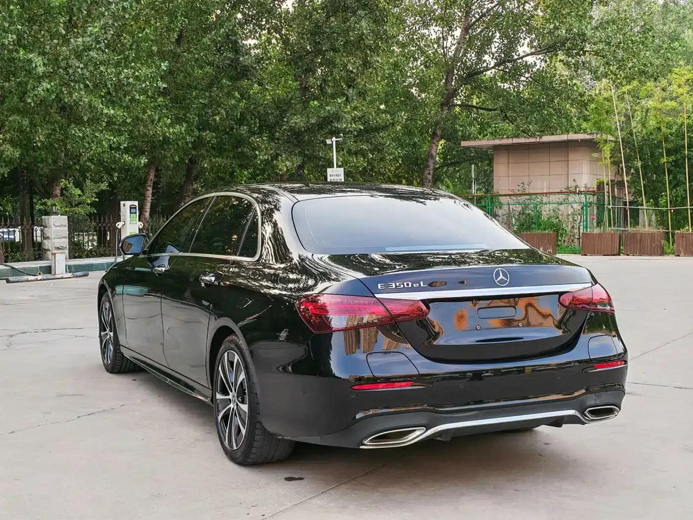 Mercedes-Benz E-Class PHEV 2022 E 350 e L Plug-in Hybrid Sedan — миниатюра 12