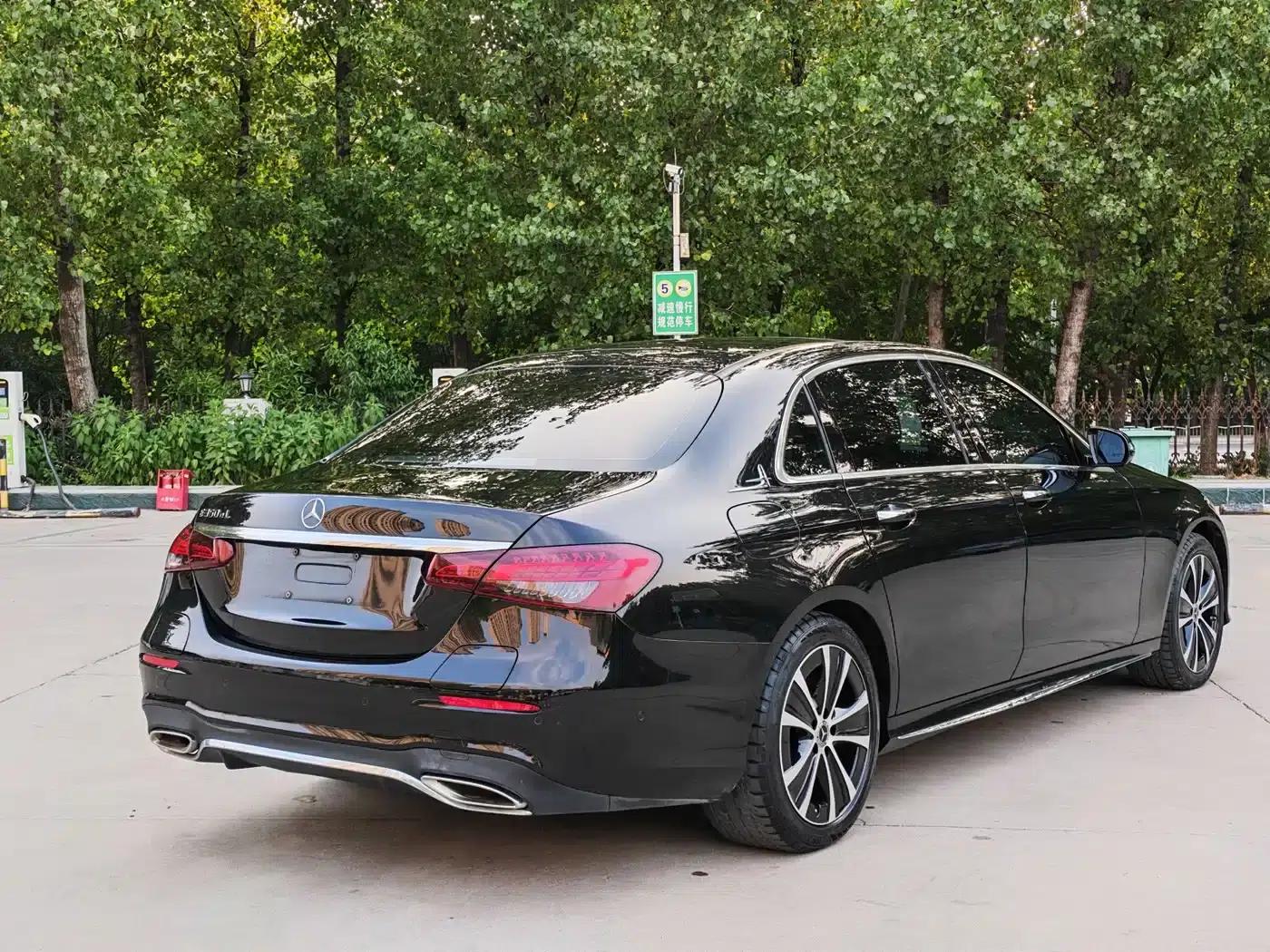 Mercedes-Benz E-Class PHEV 2022 E 350 e L Plug-in Hybrid Sedan — миниатюра 13