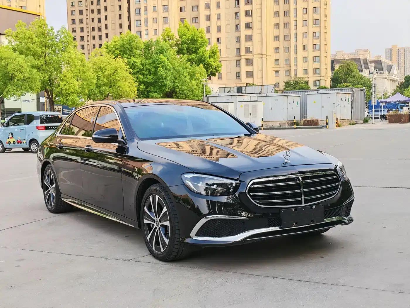 Mercedes-Benz E-Class PHEV 2022 E 350 e L Plug-in Hybrid Sedan — миниатюра 3