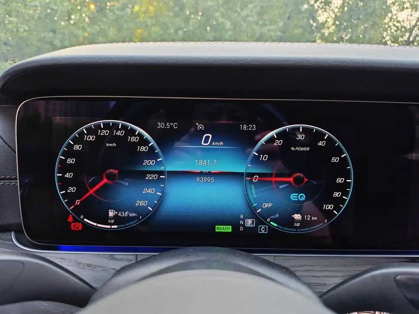 Mercedes-Benz E-Class PHEV 2022 E 350 e L Plug-in Hybrid Sedan — миниатюра 9