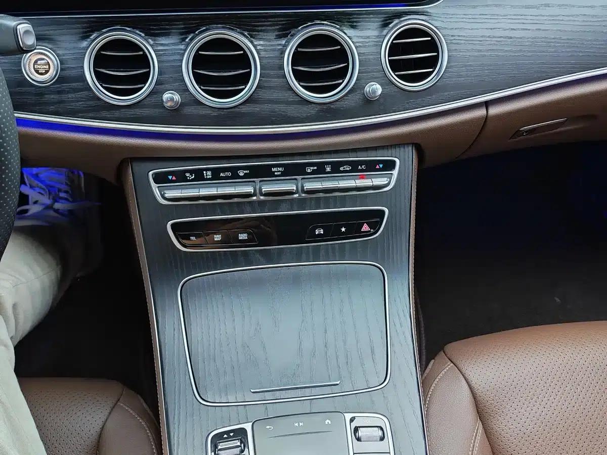 Mercedes-Benz E-Class PHEV 2022 E 350 e L Plug-in Hybrid Sedan — миниатюра 10