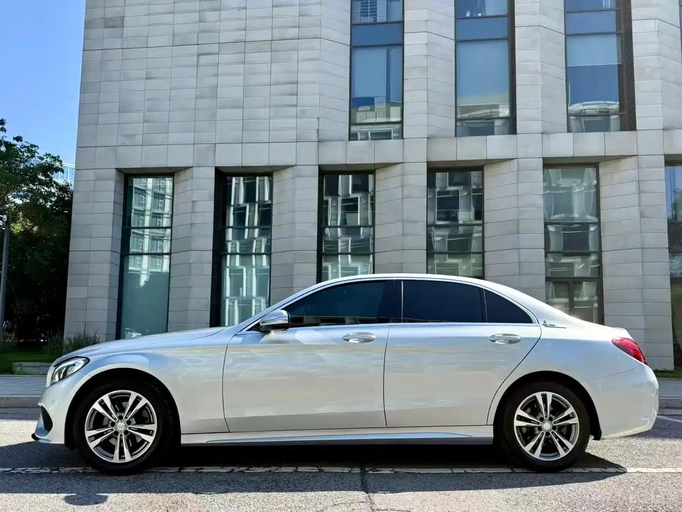 Mercedes-Benz C-Class 2015 Facelift C 200 L Sport — миниатюра 4