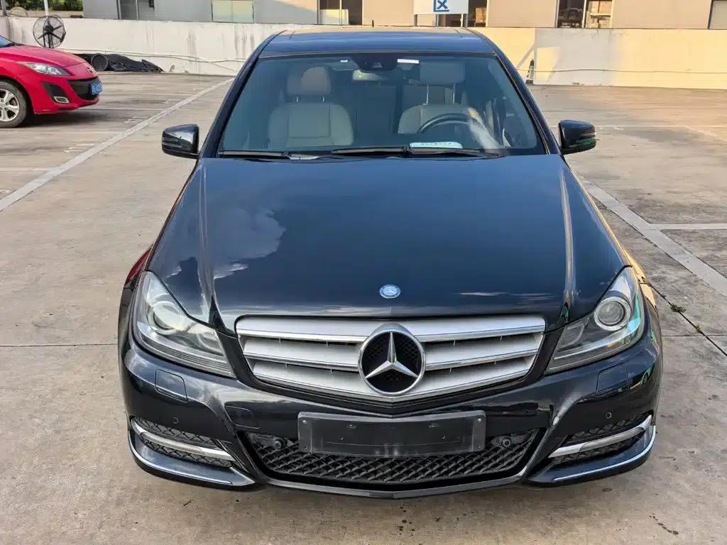 Mercedes-Benz C-Class 2011 C 200 CGI Fashion Model — миниатюра 2
