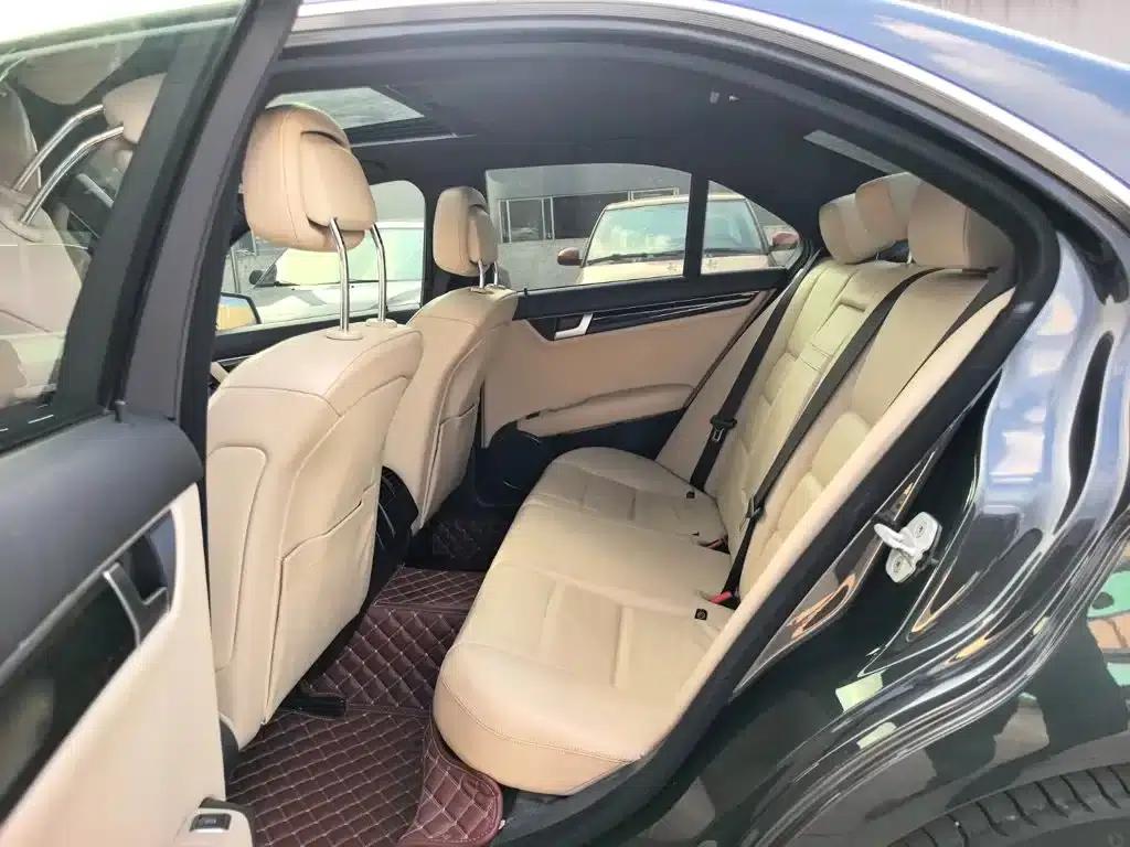 Mercedes-Benz C-Class 2011 C 200 CGI Fashion Model — миниатюра 11