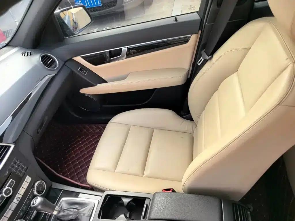 Mercedes-Benz C-Class 2011 C 200 CGI Fashion Model — миниатюра 13