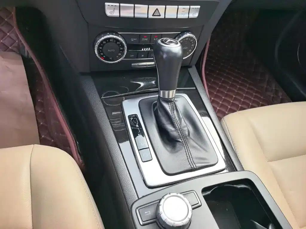 Mercedes-Benz C-Class 2011 C 200 CGI Fashion Model — миниатюра 16