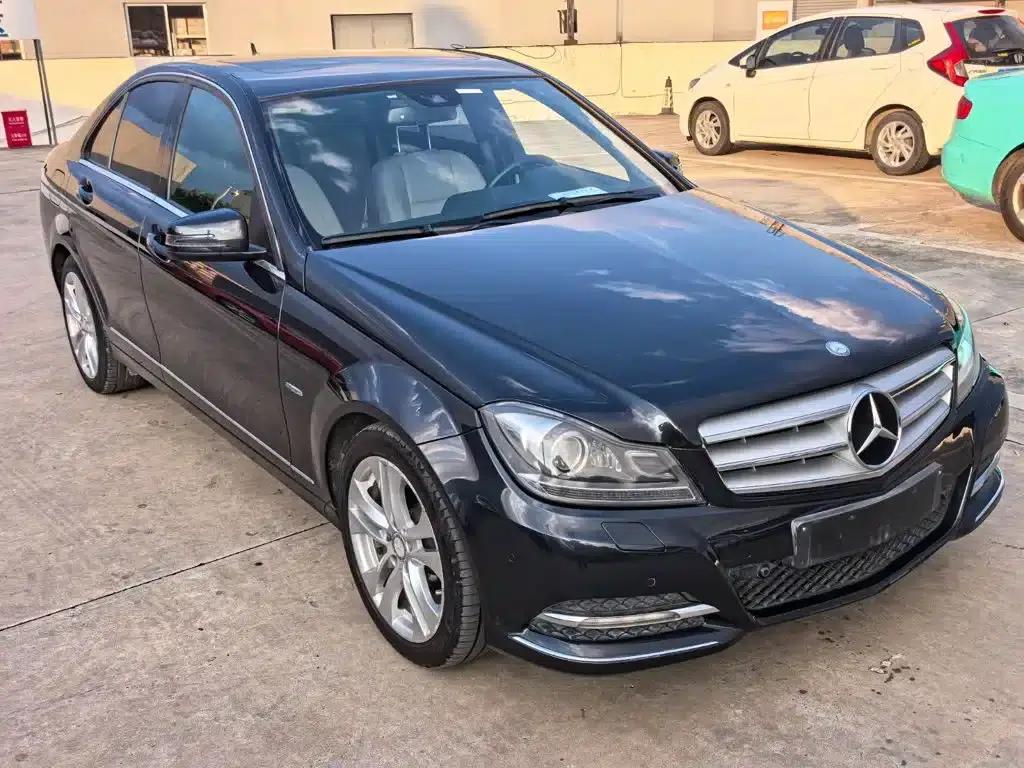 Mercedes-Benz C-Class 2011 C 200 CGI Fashion Model — миниатюра 3