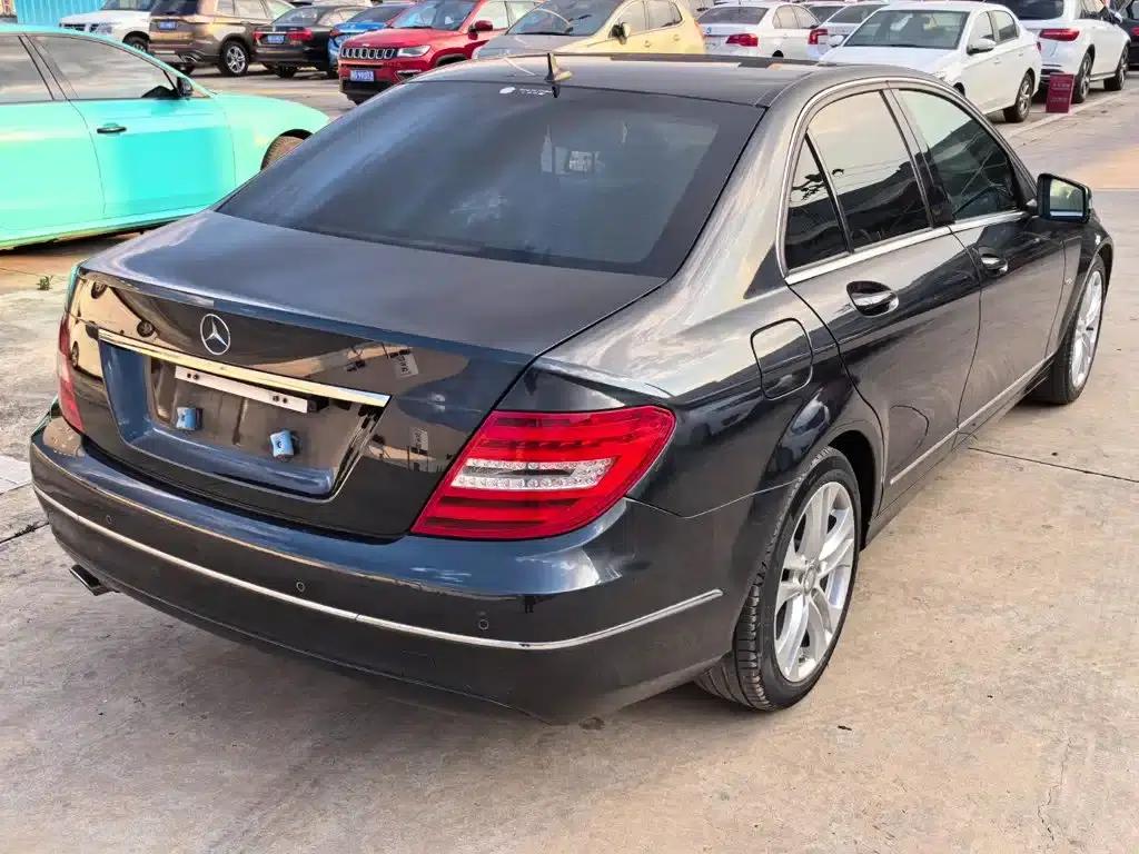 Mercedes-Benz C-Class 2011 C 200 CGI Fashion Model — миниатюра 4