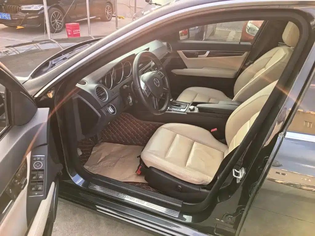 Mercedes-Benz C-Class 2011 C 200 CGI Fashion Model — миниатюра 10