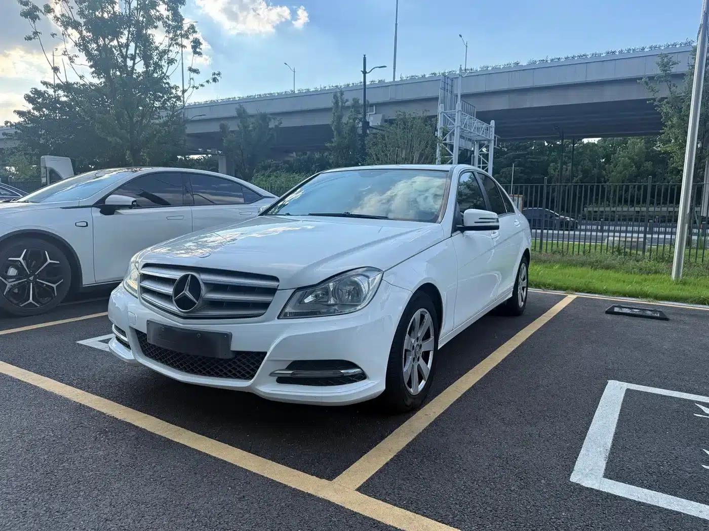 Mercedes-Benz C-Class 2013 C 180 CGI Classic — миниатюра 1