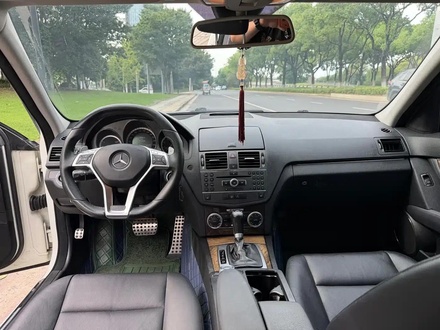 2010 Mercedes-Benz C-Class C 300 Sport — миниатюра 14