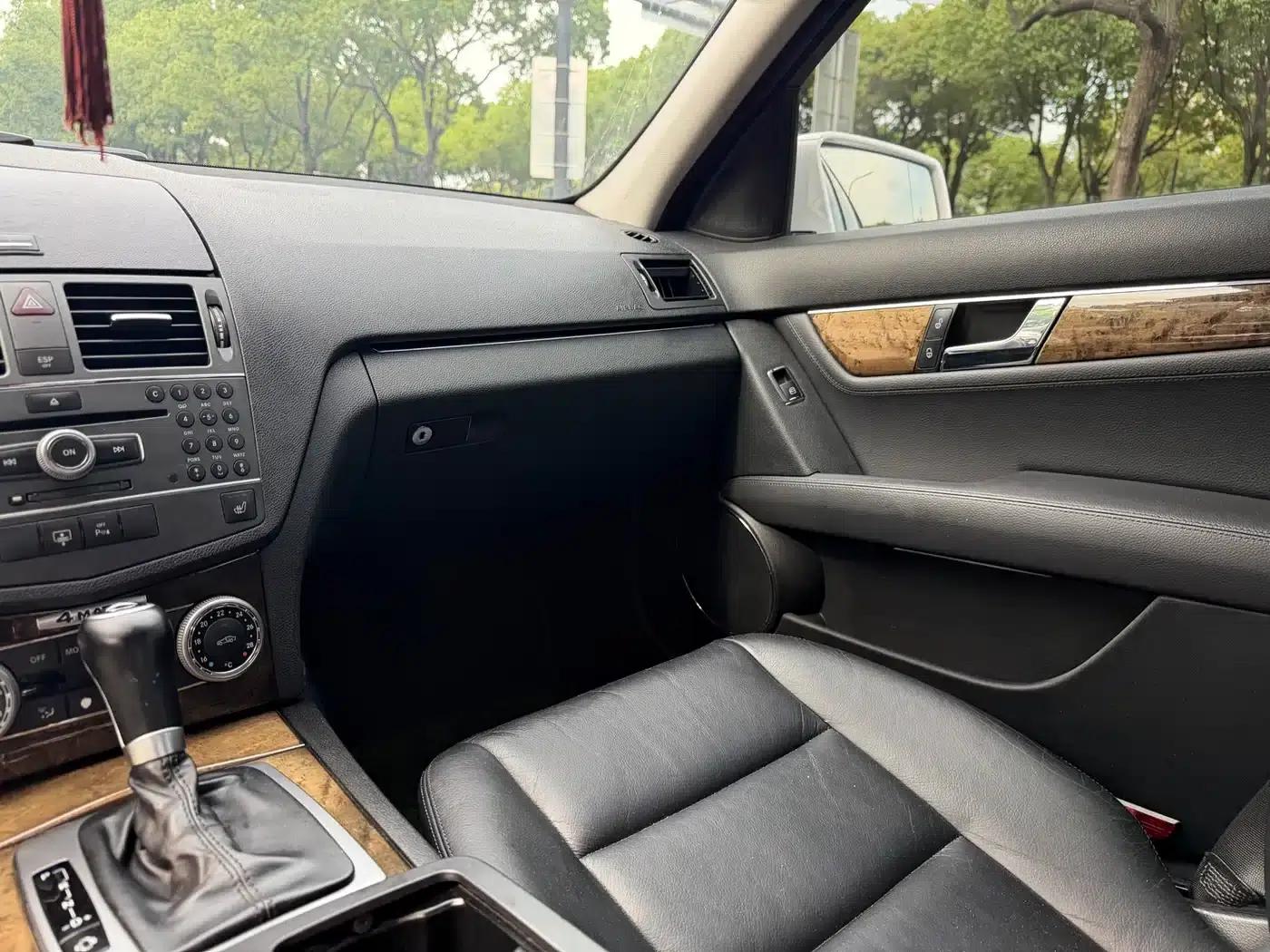 2010 Mercedes-Benz C-Class C 300 Sport — миниатюра 15