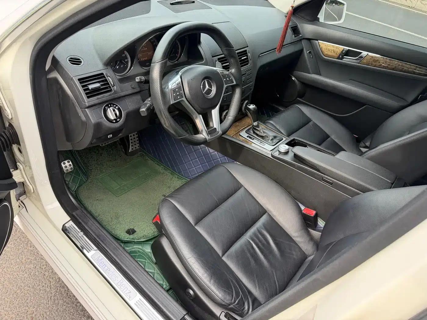 2010 Mercedes-Benz C-Class C 300 Sport — миниатюра 10