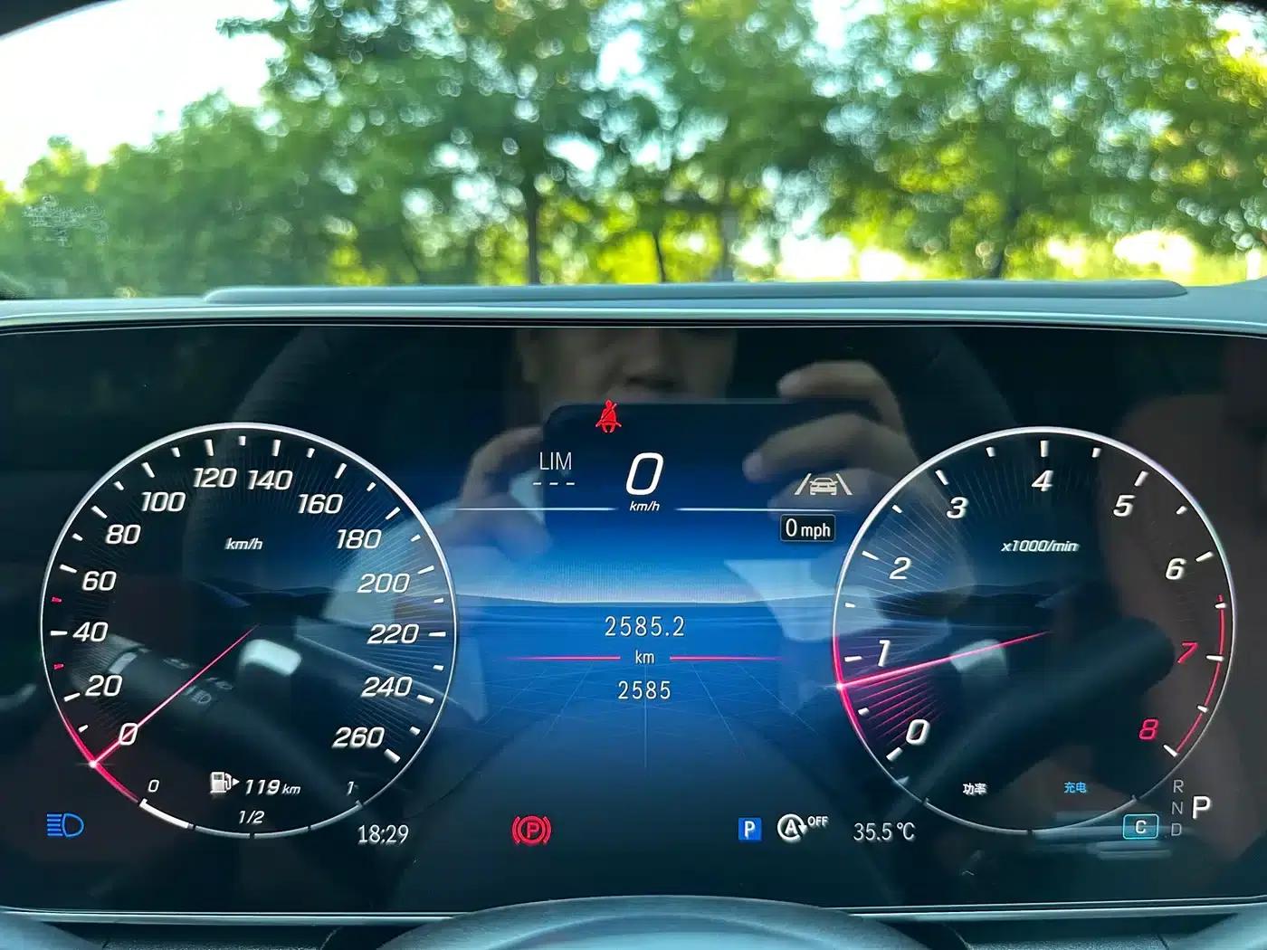 2025 Mercedes-Benz GLC 300 L 4MATIC Luxury 5-seater — миниатюра 4