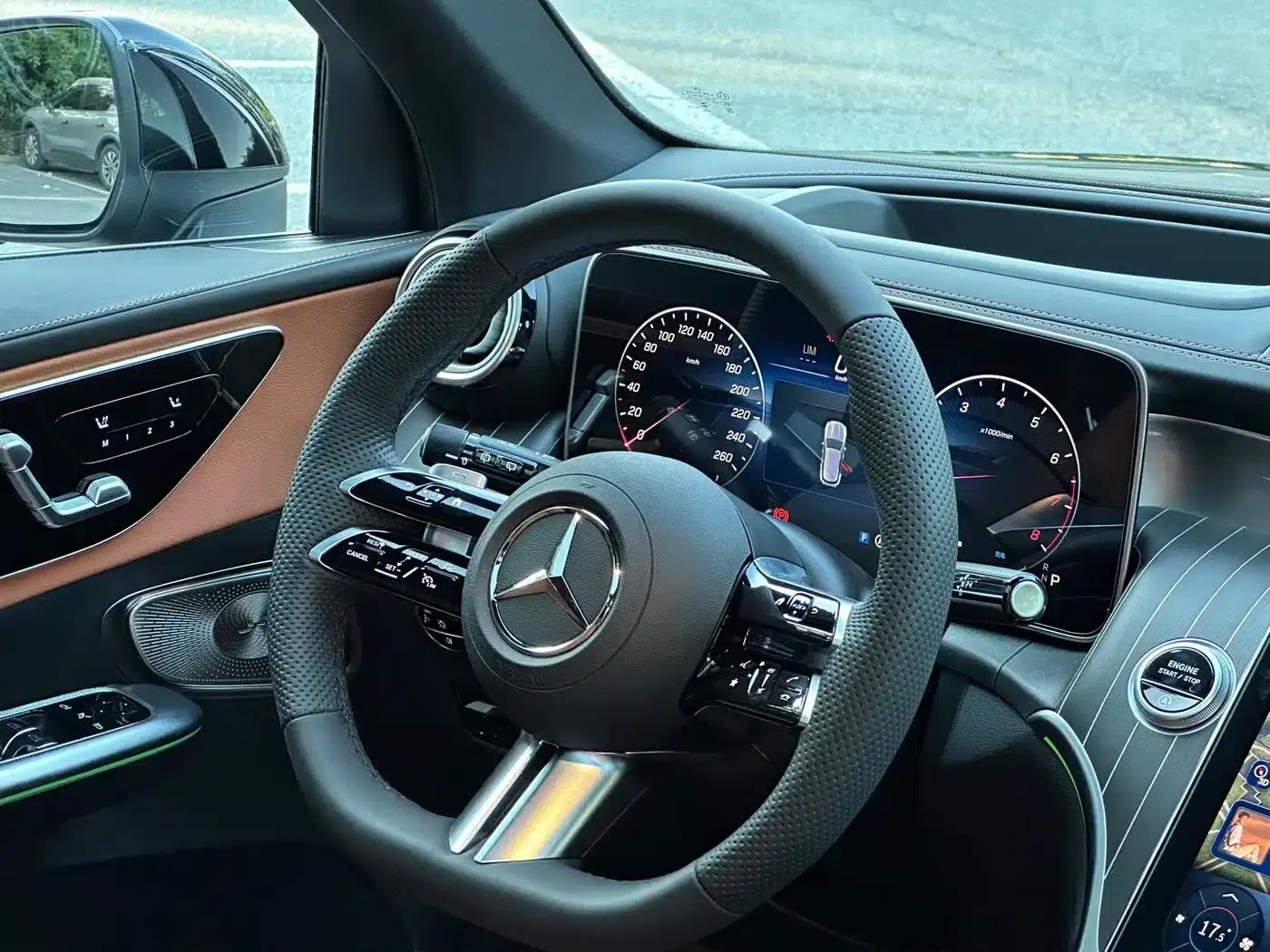 2025 Mercedes-Benz GLC 300 L 4MATIC Luxury 5-seater — миниатюра 8
