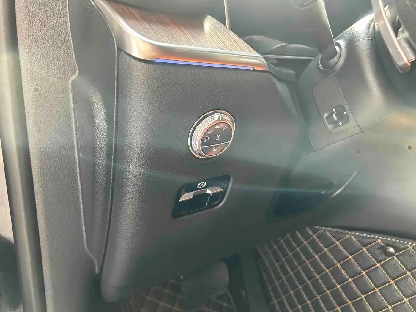 2025 Mercedes-Benz GLC 300 L 4MATIC Dynamic 5-seater — миниатюра 11